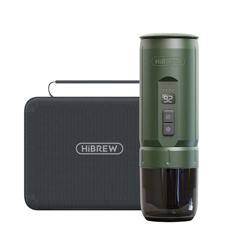 Machine HiBREW H4C de couleur verte avec son étui de transport rigide zippé.