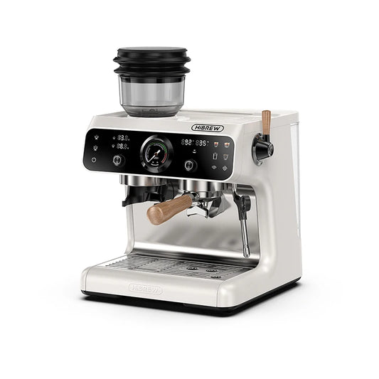 Machine à café HiBREW H7B blanche avec porte-filtre en bois vue de face.