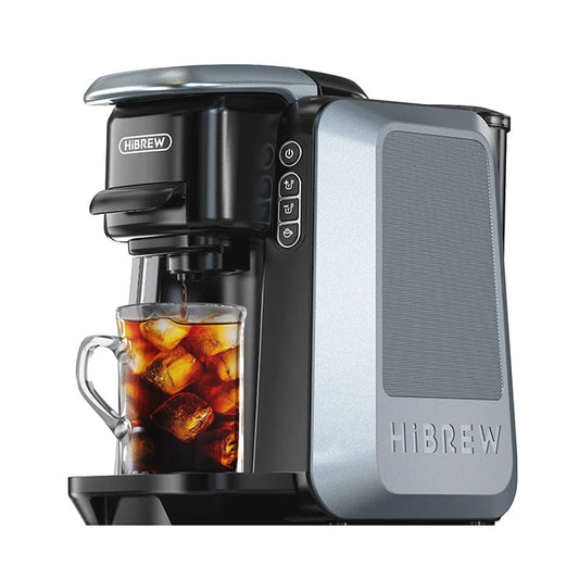Machine à café HiBREW H6 noire et grise préparant un café glacé.
