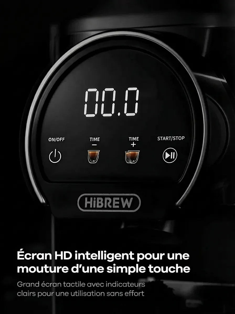 Gros plan sur l'écran HD affichant le temps et les commandes tactiles.