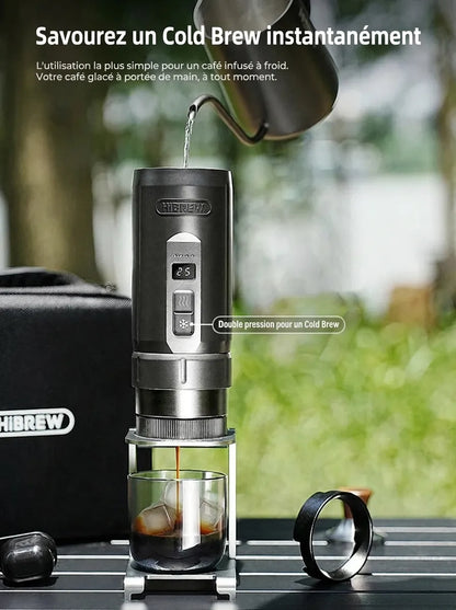 Préparation d'un café infusé à froid (Cold Brew) avec la machine HiBREW H4C.