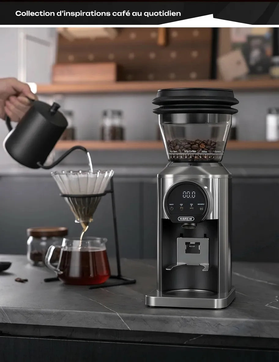 Moulin HiBREW G3 Plus utilisé pour préparer un café filtre V60.